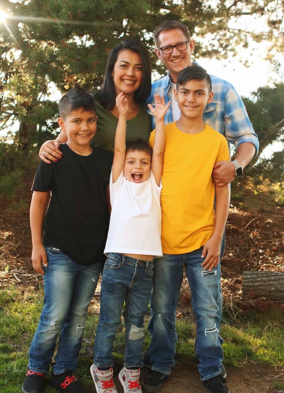 About Walls & Windows Near Bellingham, Washington (WA), and a Family Photograph Taken Outdoors